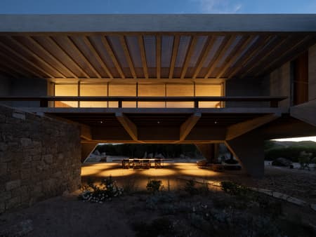 LA SECRETA HOUSE